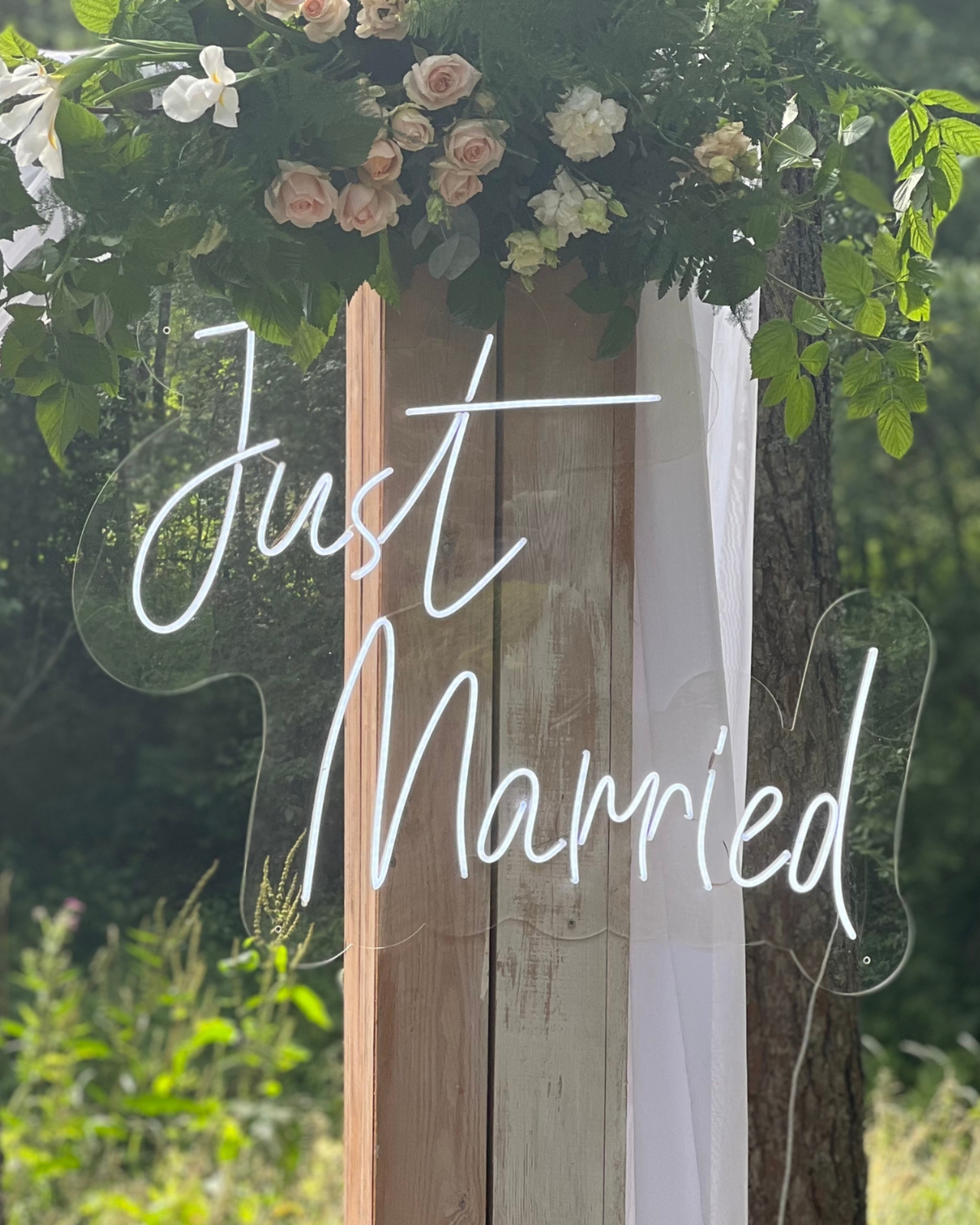 neon just married
