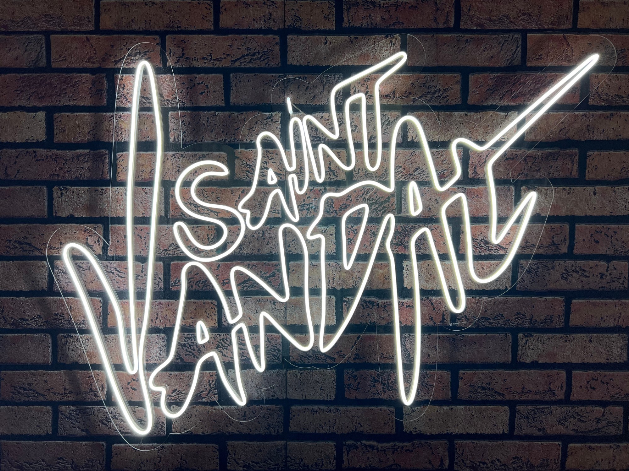 неоновая вывеска для saint vandal